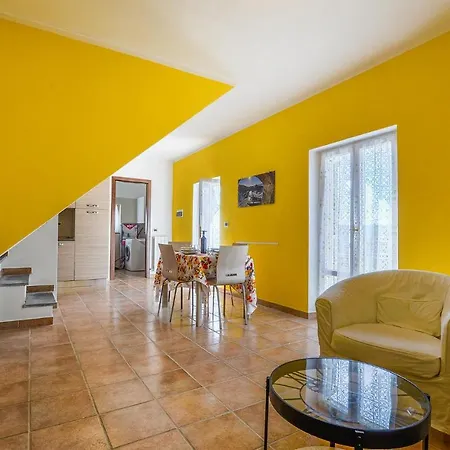 2 Bedroom Beautiful In Holiday home *