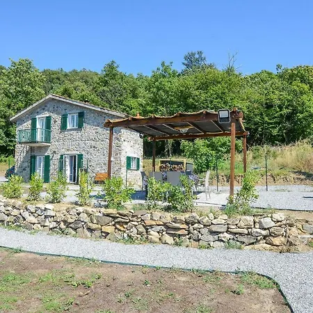 2 Bedroom Beautiful In Framura
