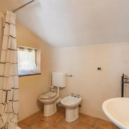 2 Bedroom Beautiful In Holiday home *