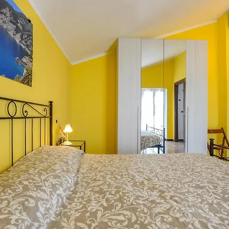2 Bedroom Beautiful In Holiday home Framura